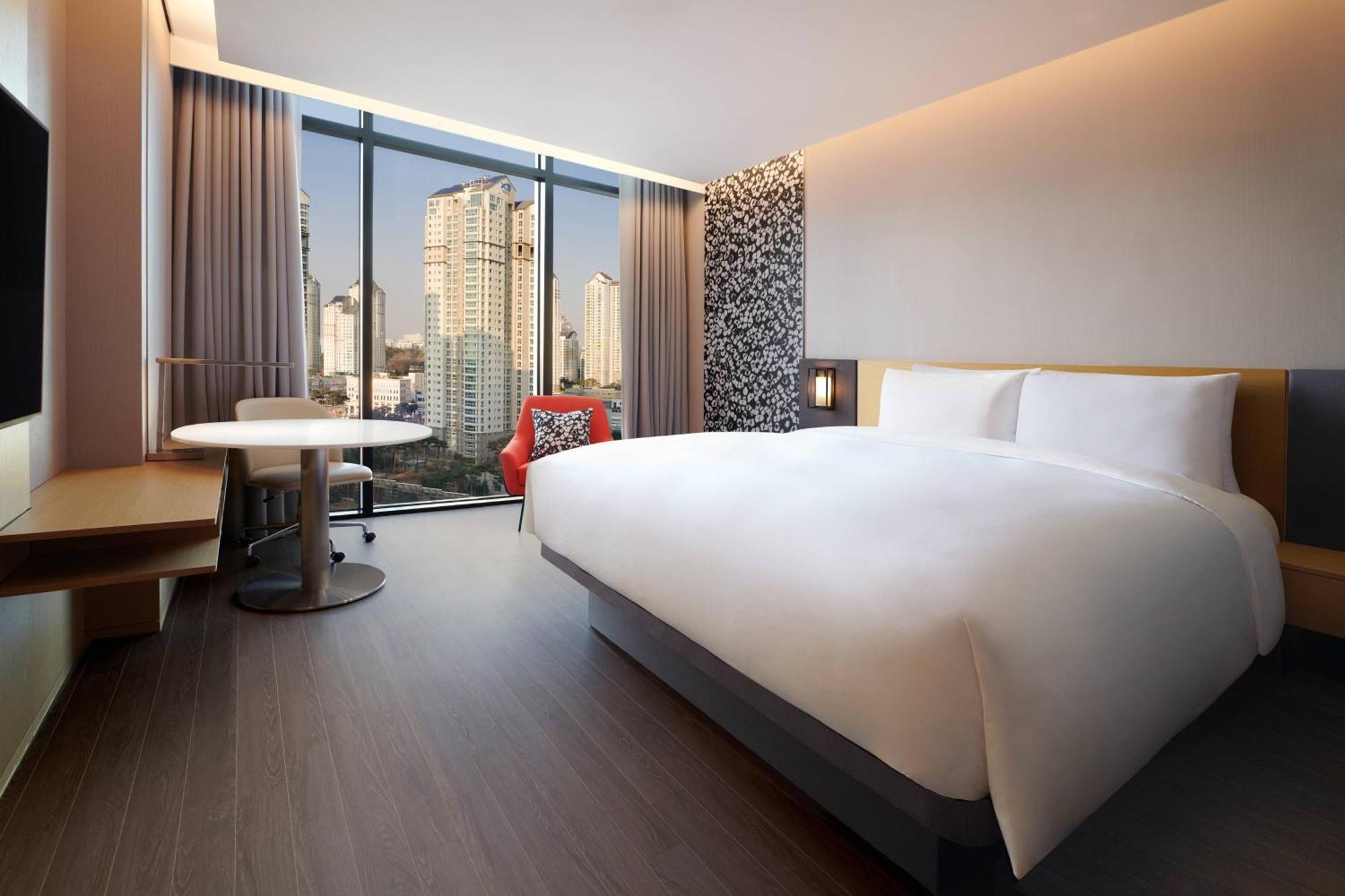 Courtyard By Marriott Suwon Hotel Exterior photo