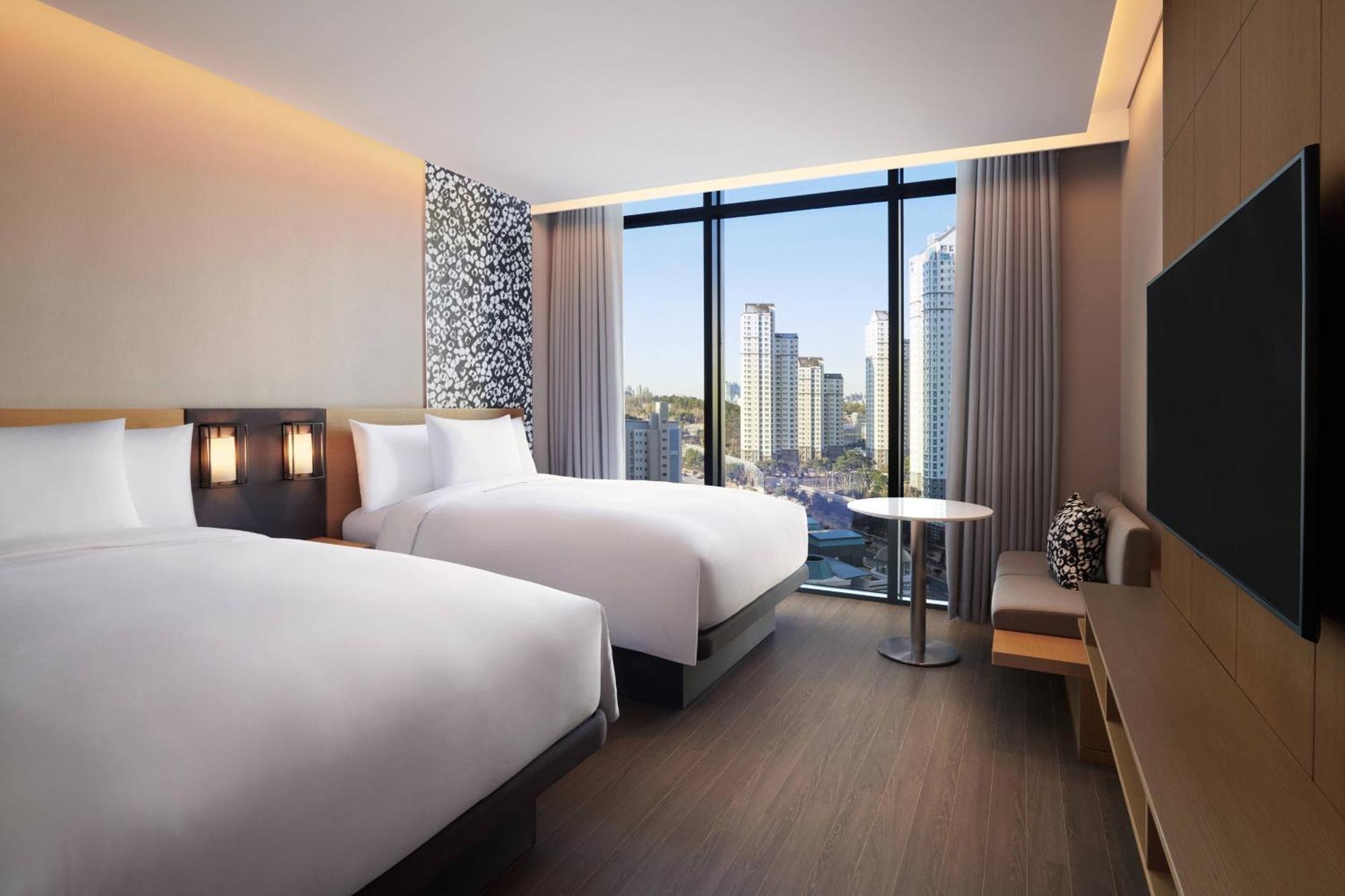 Courtyard By Marriott Suwon Hotel Exterior photo