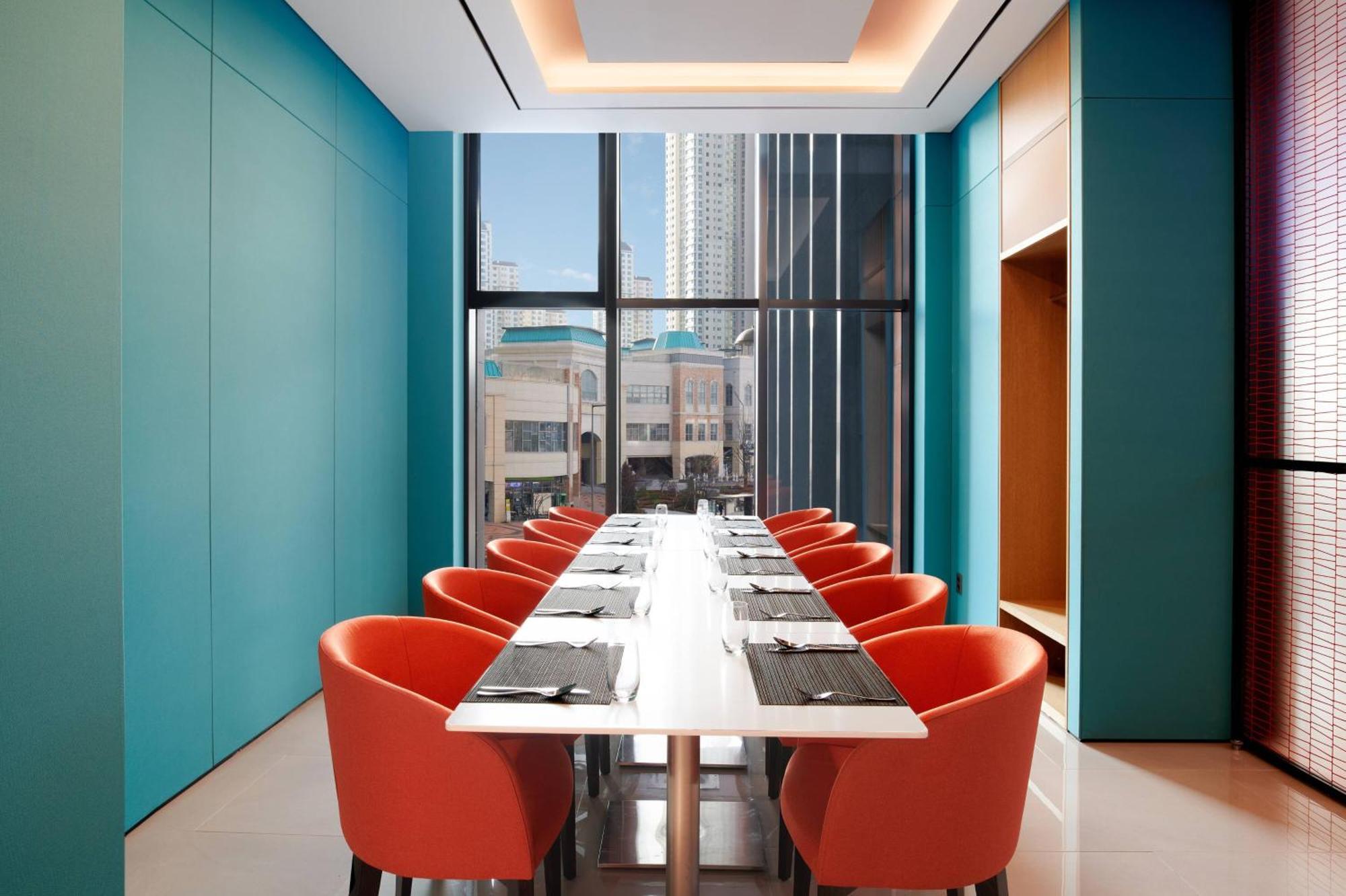 Courtyard By Marriott Suwon Hotel Exterior photo