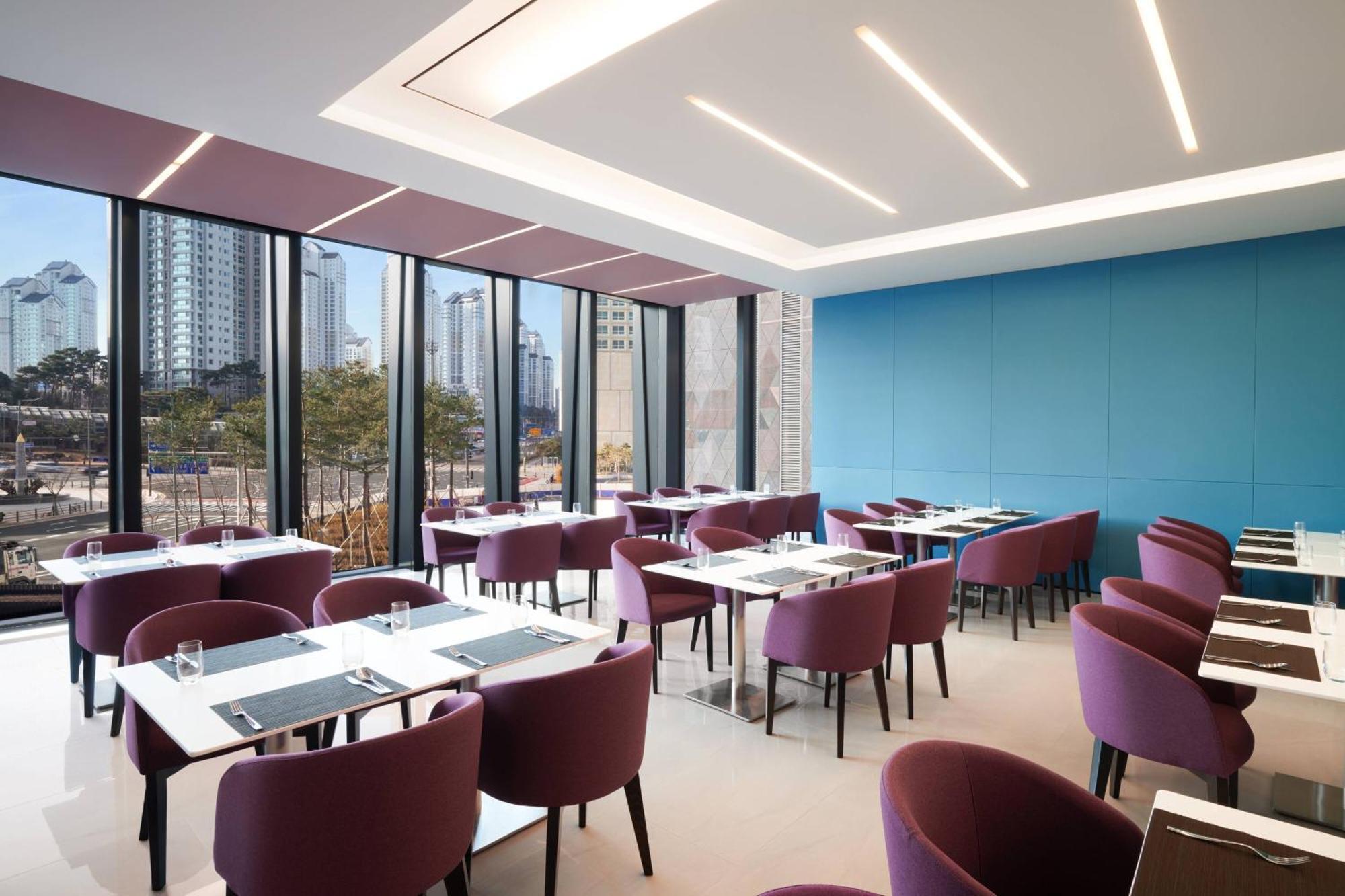 Courtyard By Marriott Suwon Hotel Exterior photo