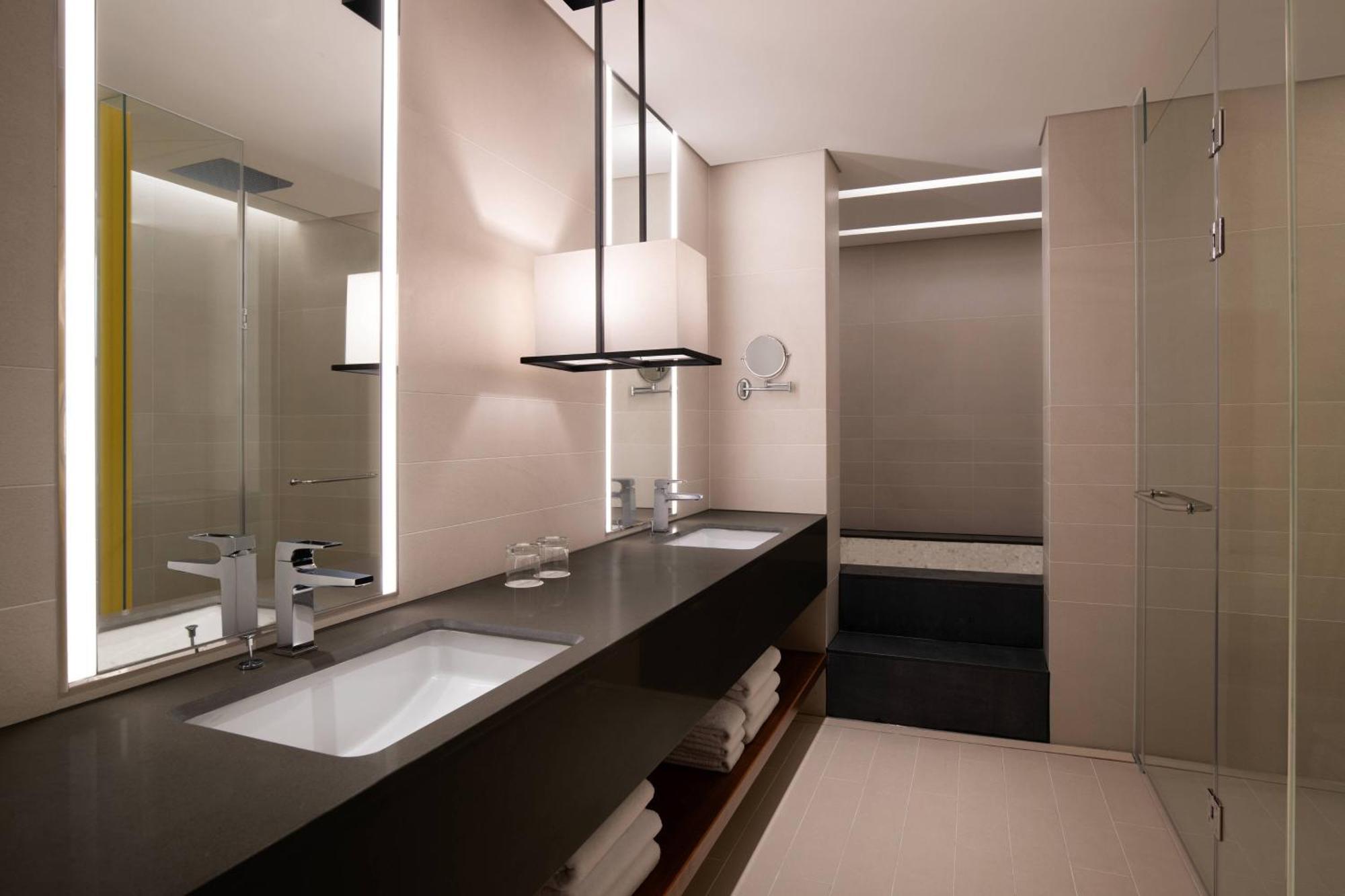 Courtyard By Marriott Suwon Hotel Exterior photo