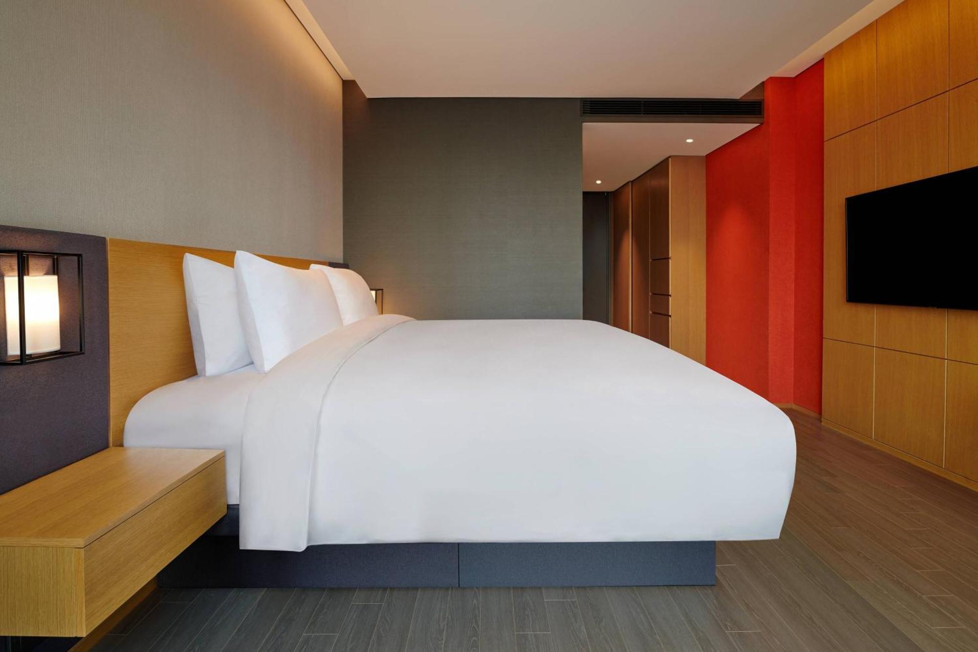 Courtyard By Marriott Suwon Hotel Exterior photo